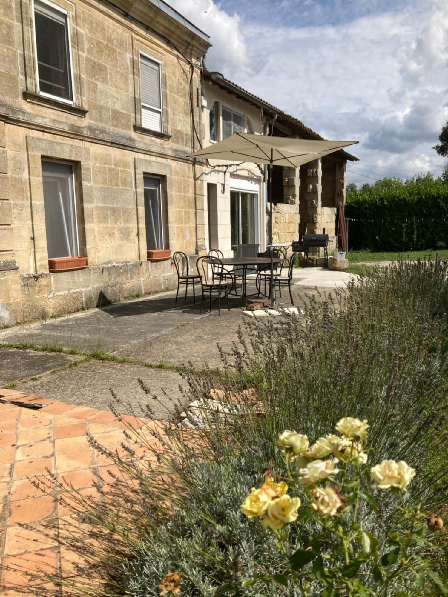 Maison De Campagne - La Belle Claudine Villa Laruscade Exterior photo